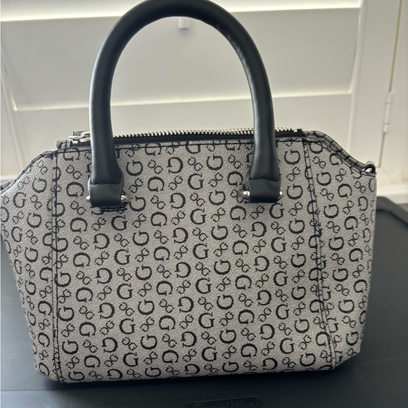 Guess Bag - Picture 2 of 7